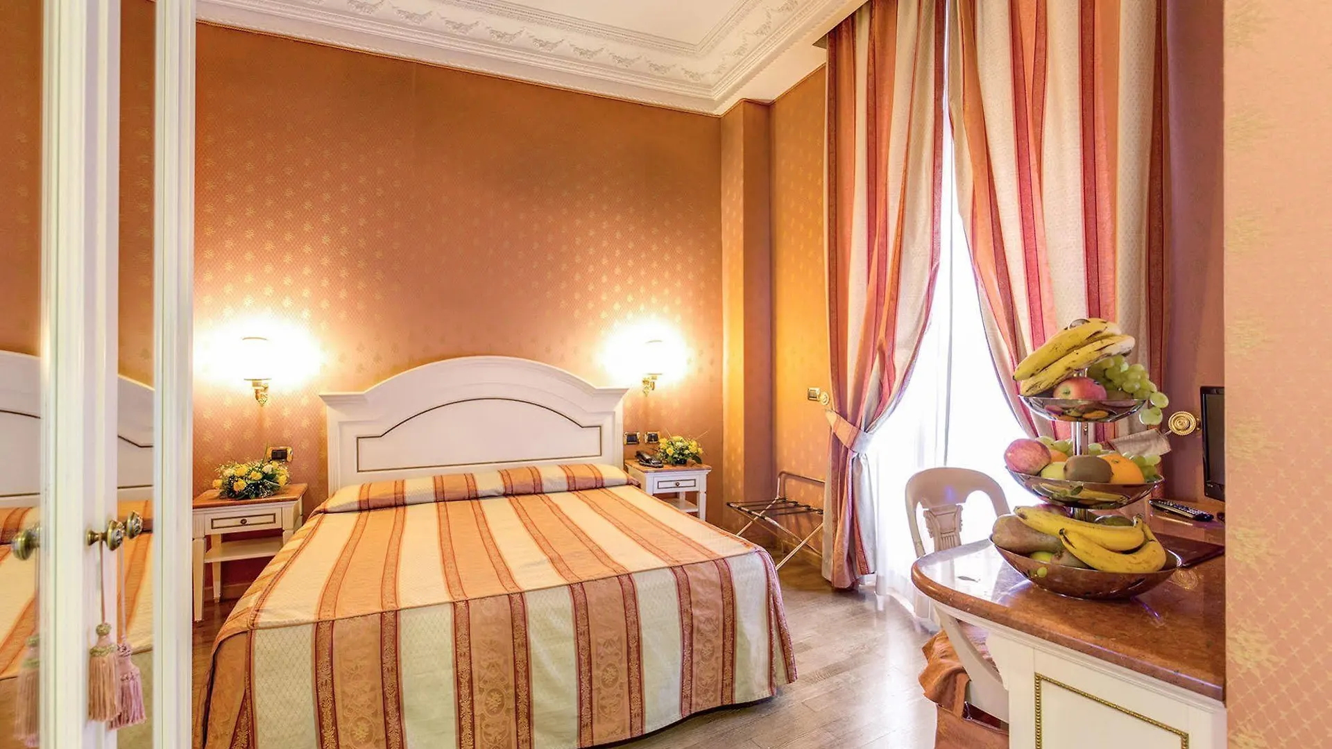 ***  Hotel La Lumiere Di Piazza Di Spagna Rome Italy